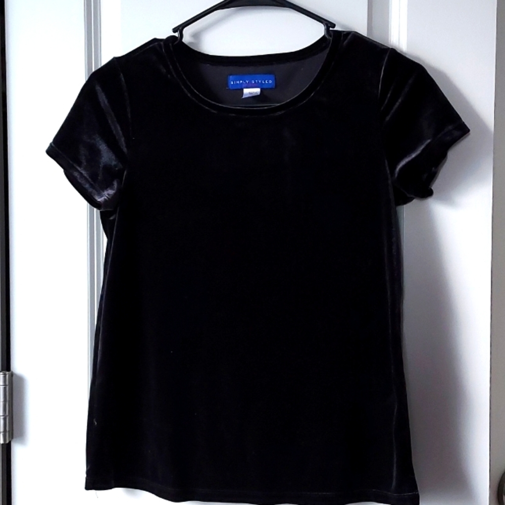 Simply Styles short sleeve velvet top black large